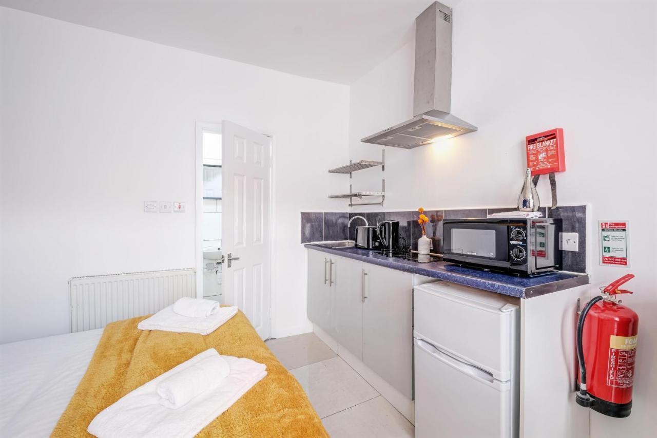 Fernbank Rooms Sudbury Hill, Harrow, Self-Contained Studios With En-Suite Harrow on the Hill Exterior foto