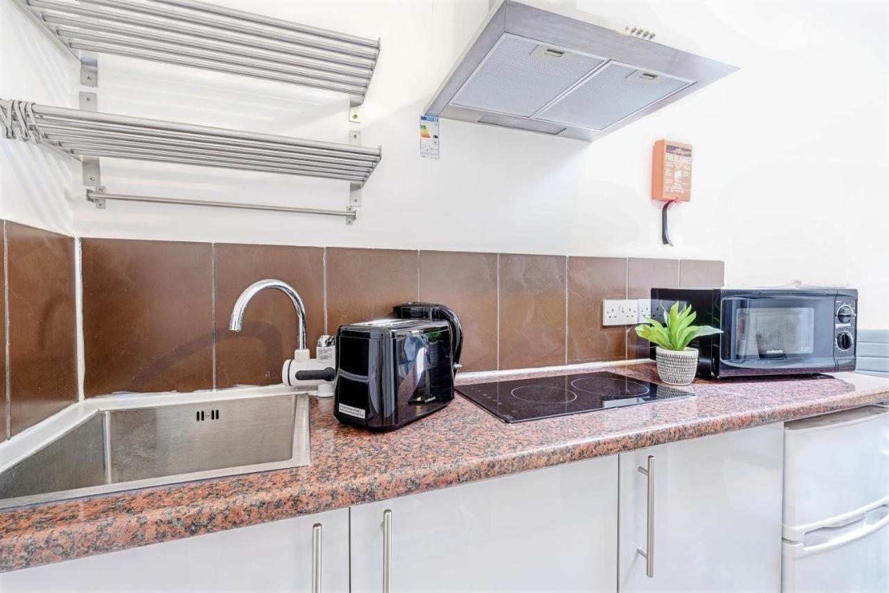 Fernbank Rooms Sudbury Hill, Harrow, Self-Contained Studios With En-Suite Harrow on the Hill Exterior foto