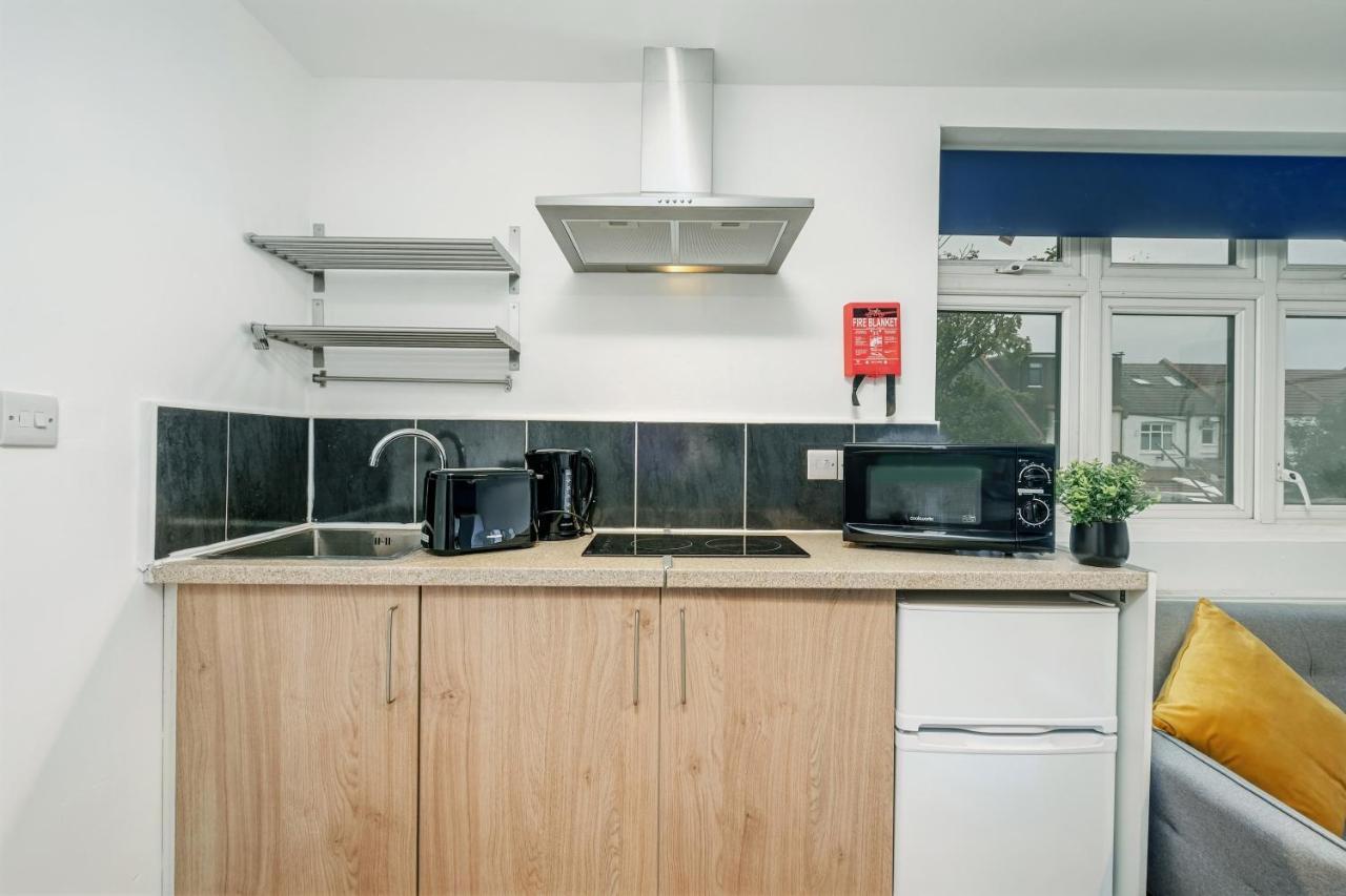 Fernbank Rooms Sudbury Hill, Harrow, Self-Contained Studios With En-Suite Harrow on the Hill Exterior foto