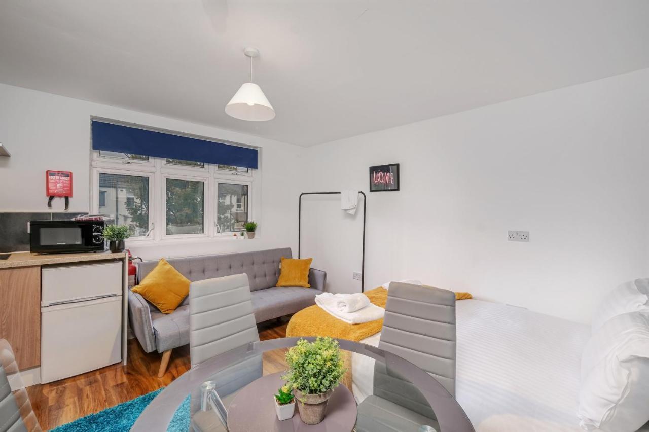 Fernbank Rooms Sudbury Hill, Harrow, Self-Contained Studios With En-Suite Harrow on the Hill Exterior foto